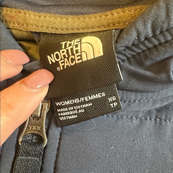 North Face Lightweight Hooded Jacket Women’s Xsmall with zip pockets - Picture 3 of 5